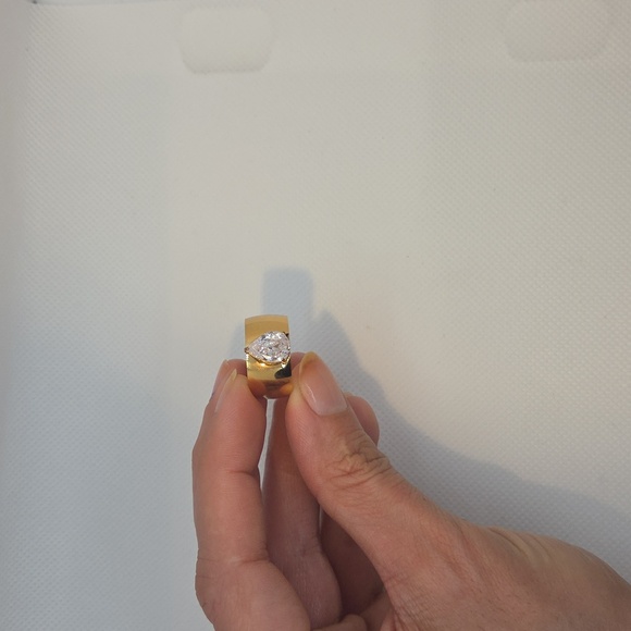 Nwt Non Tarnish Pear Cubic Zirconia Ring - Picture 4 of 6